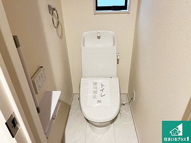 【トイレ】1・2階の2ヶ所にあるので、朝の忙しい時間の順番待ちもなく、深夜の利用にも大変便利です。