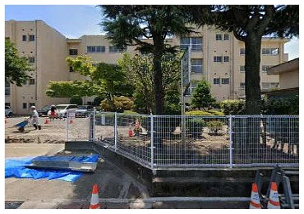 前橋市立元総社中学校（約428m）