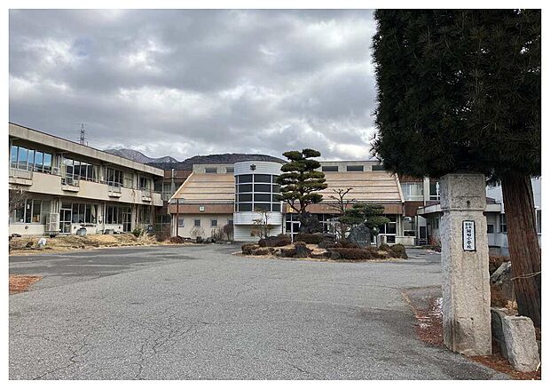松本市立岡田小学校（約550m）