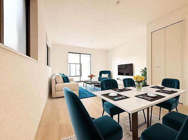 ご家族で長い時間を過ごすリビングは一番居心地のいいものであって欲しいですね。開放感のある広々リビングに光と風を呼び込みます。収納も多く快適な住空間を実現します。