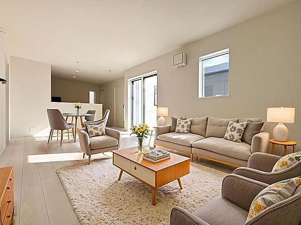 【１号棟】広々とした明るいリビング♪
対面式のオープンキッチンは、家事をしながら家族の様子が一目でわかる安心＆便利設備です♪
※家具をCGで加工しています。家具付き販売ではございません。