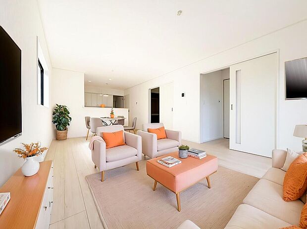 【7号棟】広々とした明るいリビング♪
対面式のオープンキッチンは、家事をしながら家族の様子が一目でわかる安心&便利設備です♪※家具をCGで加工しています。家具付き販売ではございません。