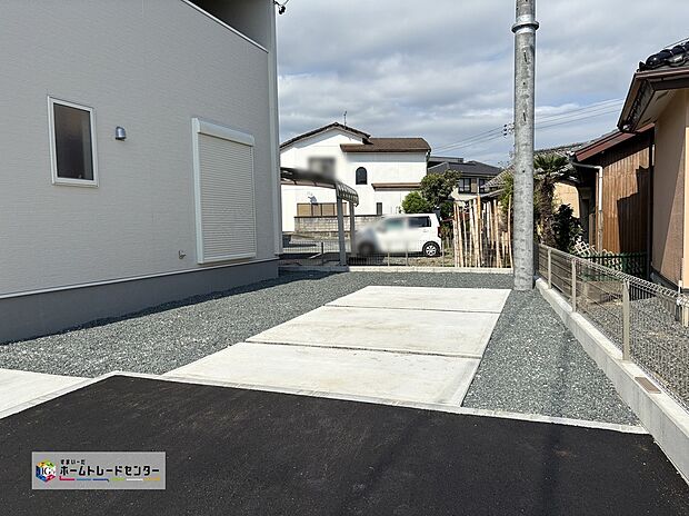 【駐車場】駐車2台可能なカースペースをご用意しております!もちろんご家族分の駐輪スペースとしても使用できます。急な来客でも気兼ねなくお招きできますね♪