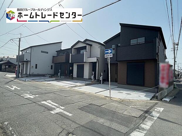 【前面道路含む現地写真】一戸建ての大きなメリットは、「自分の土地」を自由に使えること。好きなペットが飼えるほか、ガーデニングやＤＩＹ、車やバイクの手入れなど様々な趣味を楽しめます♪