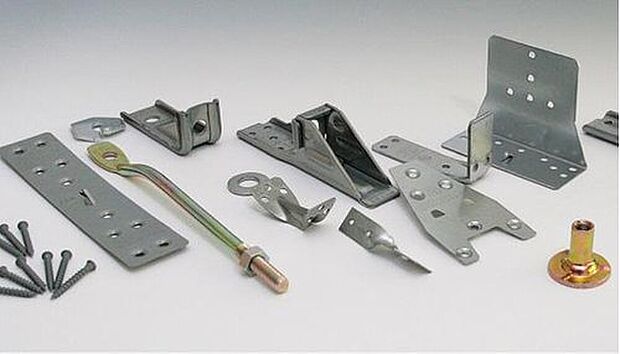 【地震に強い耐震金物を採用】Zマーク表示金物または同等認定品を使用し、耐震性を高めています。耐震接合金物を使用することにより、建物にかかる応力を有効に伝達することができるため、安定した強固な構造体となります。