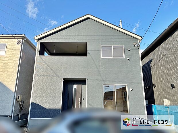 【現地外観写真】【２号棟】上棟しました！完成に向けて現在建築工事中です☆物件に関するご質問等は土日・平日を問わずお気軽にお問い合わせ下さい☆