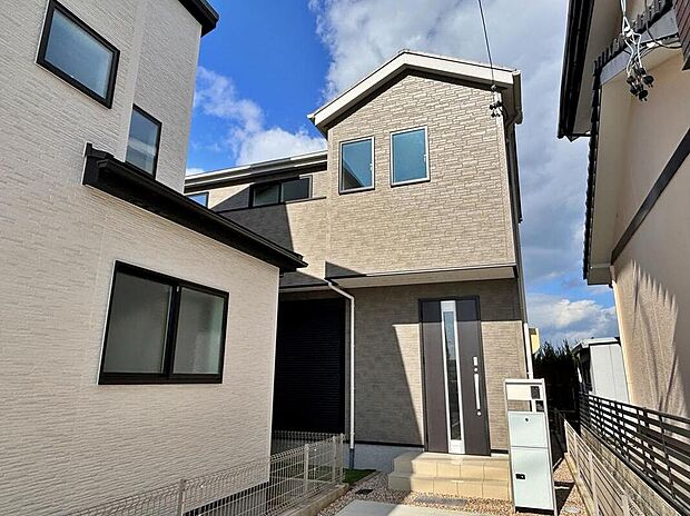 【現地外観写真】【２号棟】
全棟完成しました！それぞれの間取りや内装パターンを是非ご覧ください☆ご見学の際はお気軽にお問い合わせ下さい☆