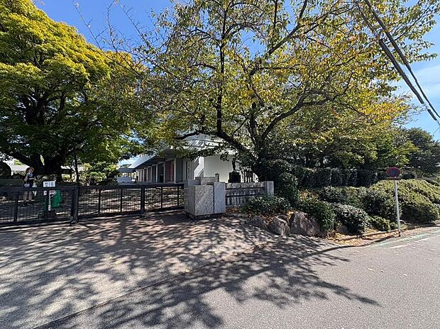 岡崎市立梅園小学校(約400m)