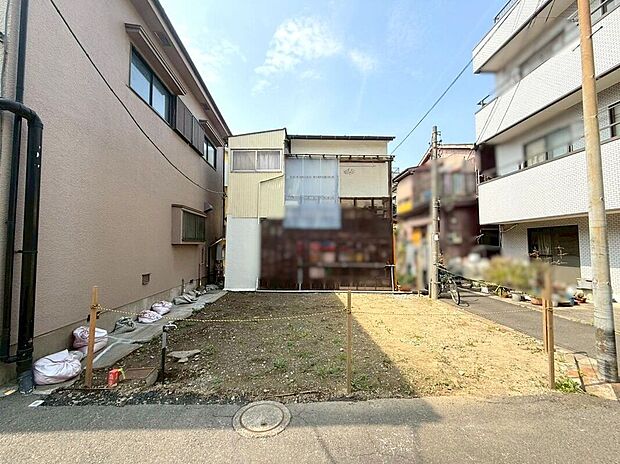 【外観】(2026年4月)撮影角地風立地がもたらす優れた採光と通風。ゆったりとした開放感に包まれ、上質な日常を叶える住環境です。