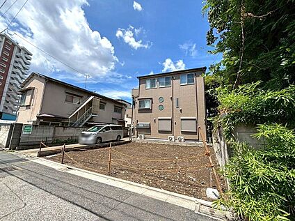 前面道路含む外観