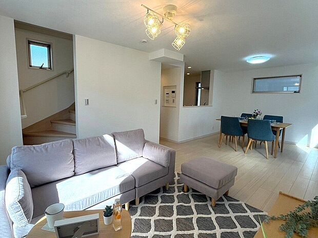 【建物プラン例　（内観写真）】【施工例】