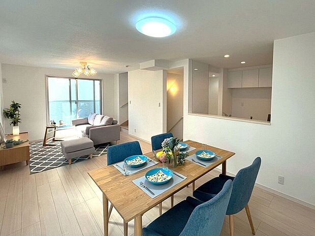 【建物プラン例　（内観写真）】【施工例】