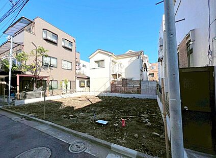 前面道路含む外観