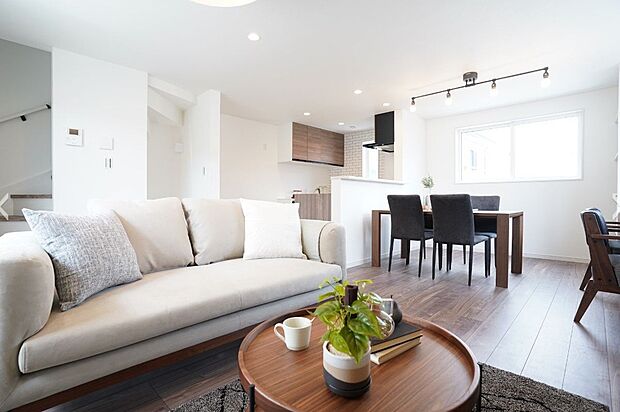 【建物プラン例 (内観写真)】【施工例】