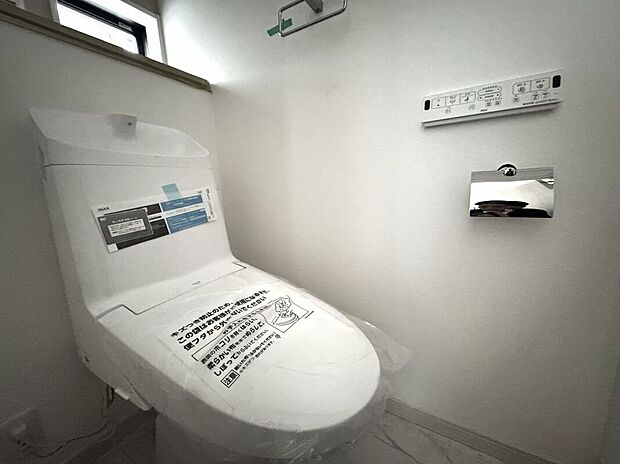 【トイレ】【トイレ】(2026年2月)撮影明るく落ち着いた雰囲気のトイレ。収納や動線にも配慮され、清潔で使いやすい、快適な時間を過ごせる空間です。