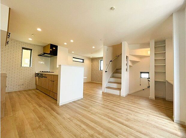 【建物プラン例　（内観写真）】【施工例】