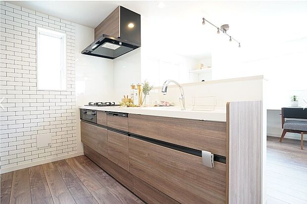 【建物プラン例　（内観写真）】【施工例】