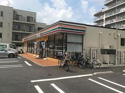 セブンイレブン板橋交通公園前店 190m