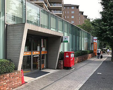 渋谷広尾郵便局 700m