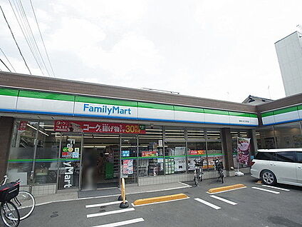 ファミリーマート板橋大谷口北町店 300m