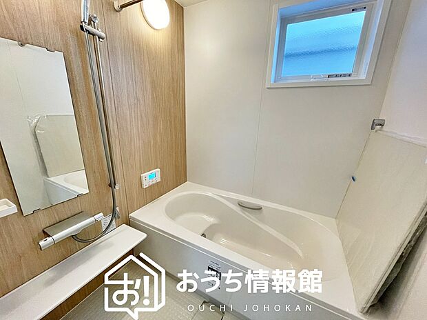 現地写真（浴室）
浴室暖房乾燥機付き。１坪タイプで広々です。