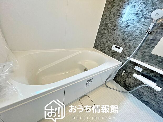 現地写真（浴室）
浴室暖房乾燥機付き。１坪タイプで広々です。