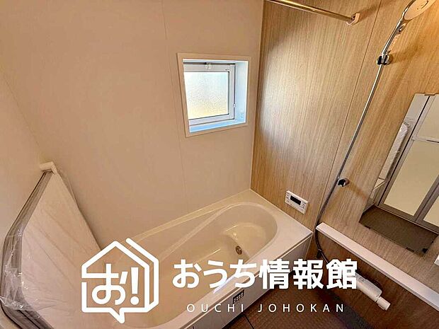 現地写真（浴室）
浴室暖房乾燥機付き。１坪タイプで広々です。