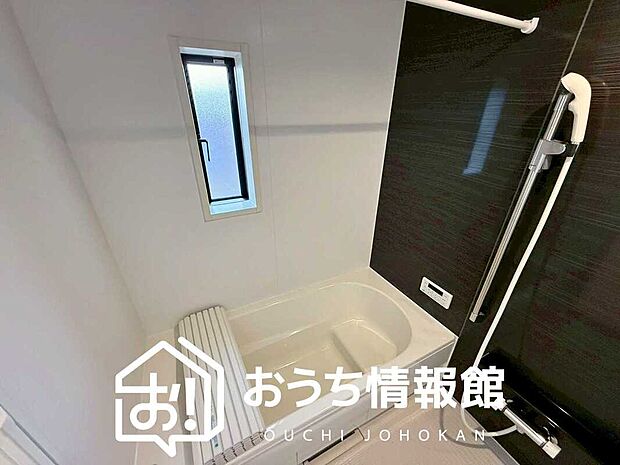 現地写真（浴室）
浴室暖房乾燥機付き。１坪タイプで広々です。