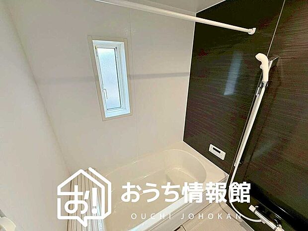 現地写真(浴室)
浴室暖房乾燥機付き。1坪タイプで広々です。