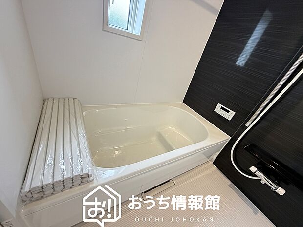 現地写真(浴室)
浴室暖房乾燥機付き。1坪タイプで広々です。