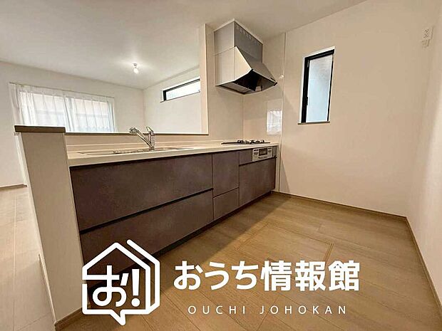 現地写真(キッチン)
収納たっぷりのシステムキッチン、浄水器付水栓を標準装備しています。