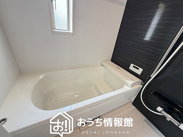 現地写真(浴室)
浴室暖房乾燥機付き。1坪タイプで広々です。