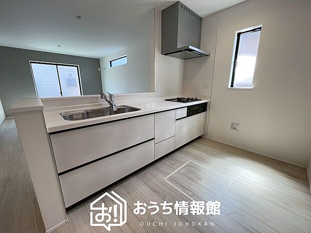 現地写真(キッチン)
収納たっぷりのシステムキッチン、浄水器付水栓を標準装備しています。
