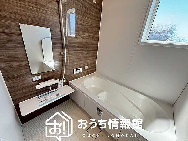 現地写真（浴室）
浴室暖房乾燥機付き。１坪タイプで広々です。