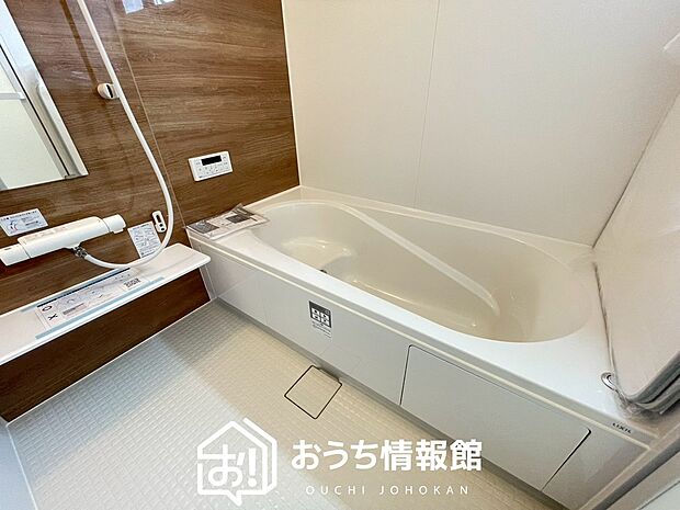 現地写真（浴室）
浴室暖房乾燥機付き。１坪タイプで広々です。