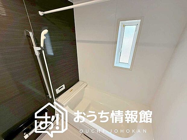 現地写真（浴室）
浴室暖房乾燥機付き。１坪タイプで広々です。