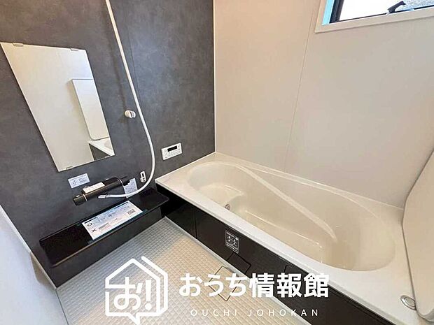 現地写真（浴室）
浴室暖房乾燥機付き。１坪タイプで広々です。