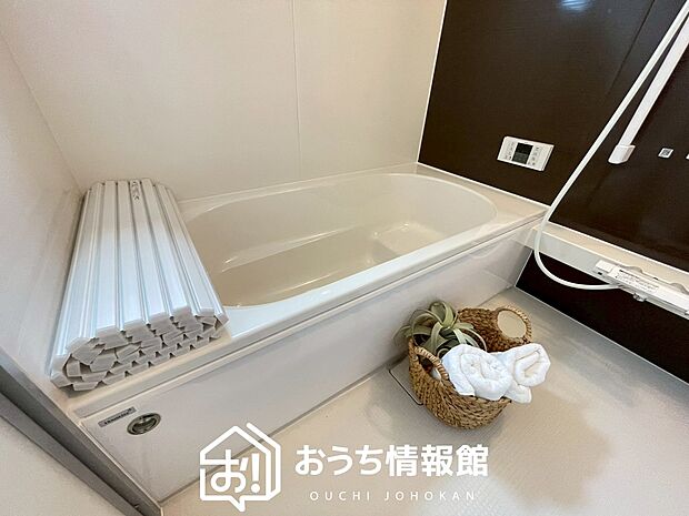 現地写真（浴室）
浴室暖房乾燥機付き。１坪タイプで広々です。