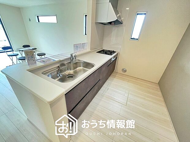 現地写真(キッチン)
収納たっぷりのシステムキッチン、浄水器付水栓を標準装備しています。