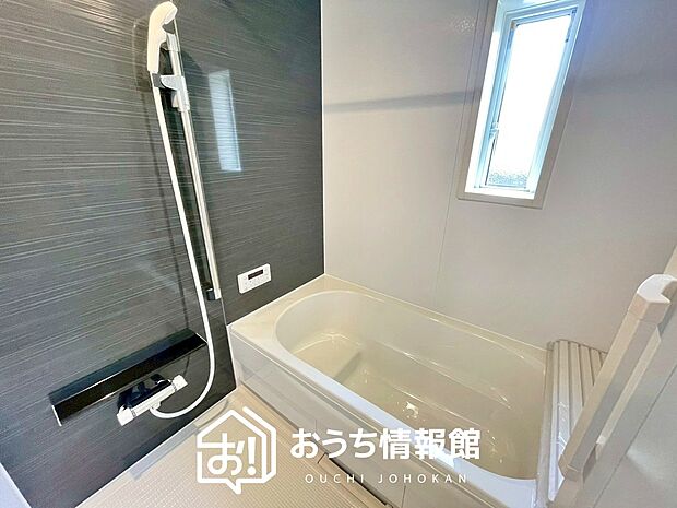 現地写真(浴室)
浴室暖房乾燥機付き。1坪タイプで広々です。