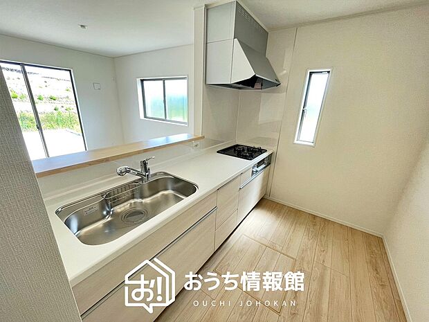 現地写真(キッチン)
収納たっぷりのシステムキッチン、浄水器付水栓を標準装備しています。