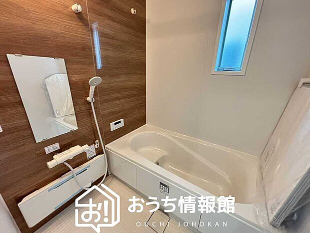 現地写真(浴室)
浴室暖房乾燥機付き。1坪タイプで広々です。