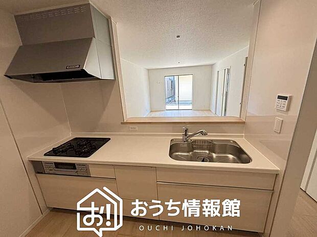 現地写真(キッチン)
収納たっぷりのシステムキッチン、浄水器付水栓を標準装備しています。