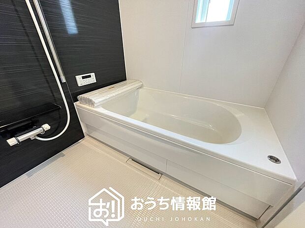 現地写真（浴室）
浴室暖房乾燥機付き。１坪タイプで広々です。