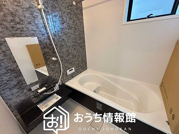 現地写真（浴室）
浴室暖房乾燥機付き。１坪タイプで広々です。