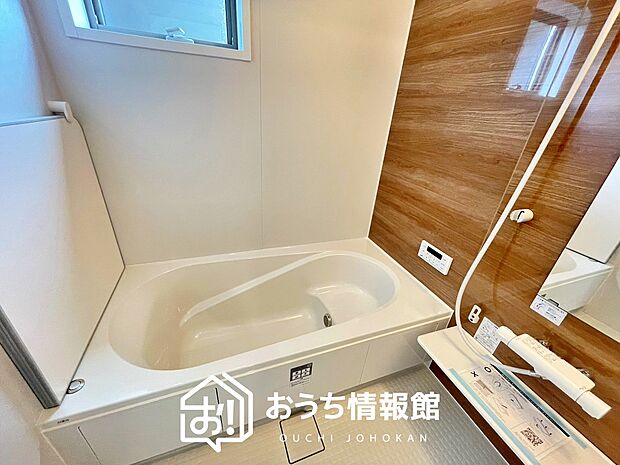 現地写真(浴室)
浴室暖房乾燥機付き。1坪タイプで広々です。