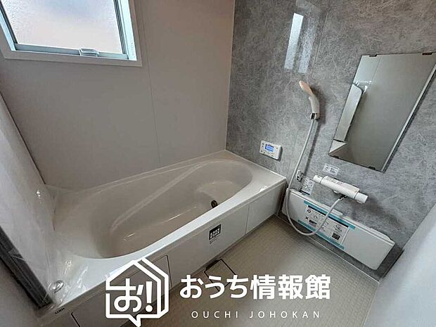 現地写真(浴室)
浴室暖房乾燥機付き。1坪タイプで広々です。