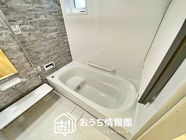 現地写真(浴室)
浴室暖房乾燥機付き。1坪タイプで広々です。