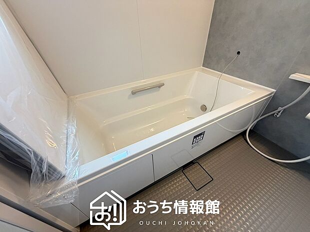 現地写真（浴室）
浴室暖房乾燥機付き。１坪タイプで広々です。
