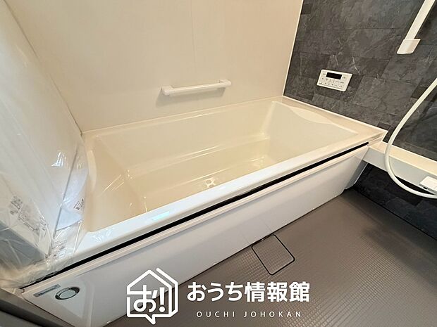 現地写真（浴室）
浴室暖房乾燥機付き。１坪タイプで広々です。
